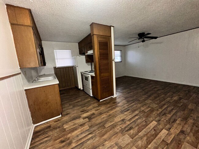 Building Photo - Bundrant Apartments