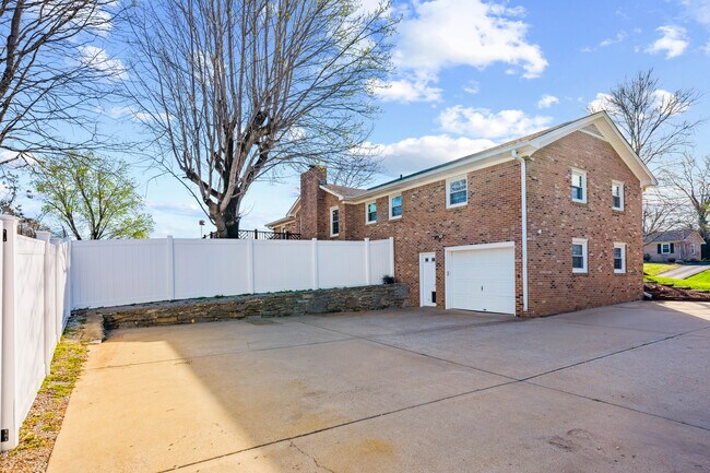 Driveway and garage door - 510 Hemingway Dr