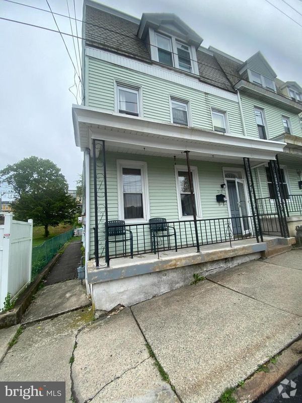 Building Photo - 713 Laurel Blvd