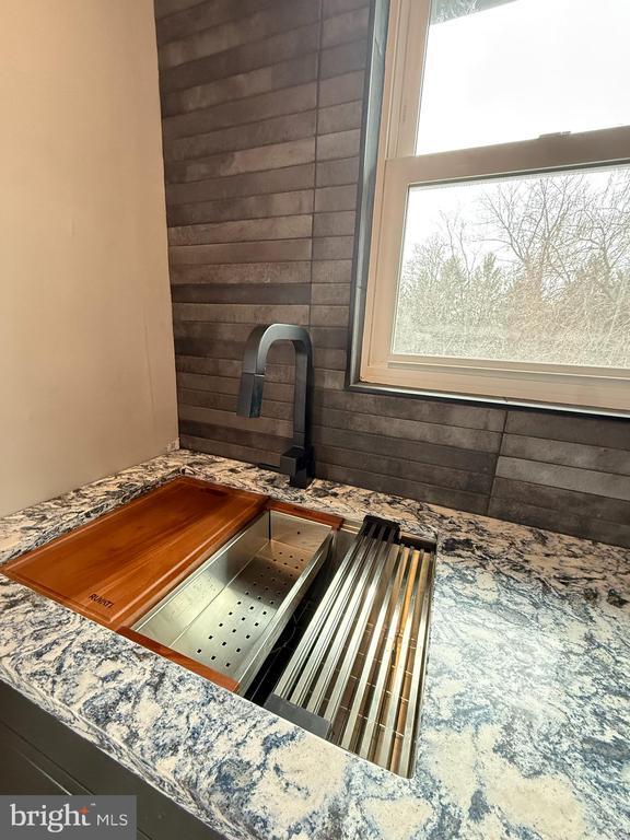 Building Photo - 295 E Main St