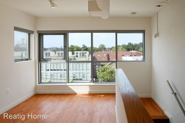 Building Photo - 2 br, 2.5 bath House - 417 Ridge St NW Unit A