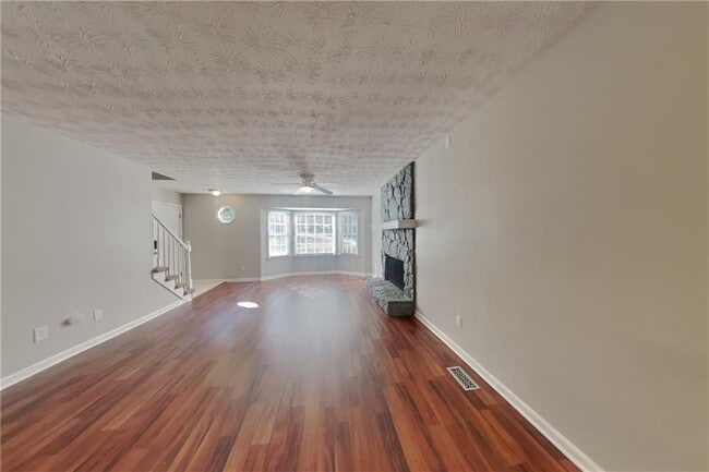 Foto del edificio - 121 Chantilly Ln