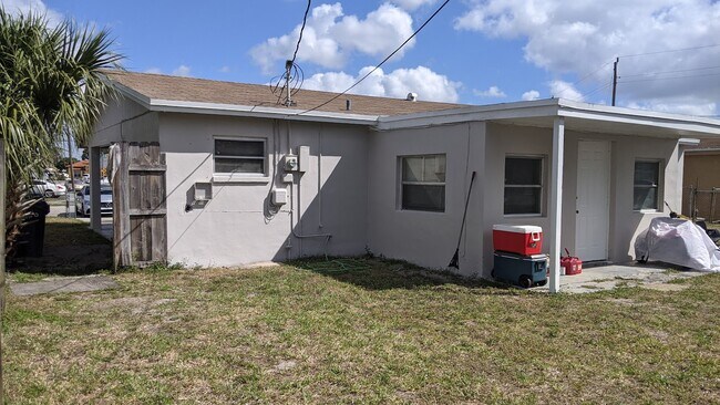 Foto del edificio - 3330 NW 14th St