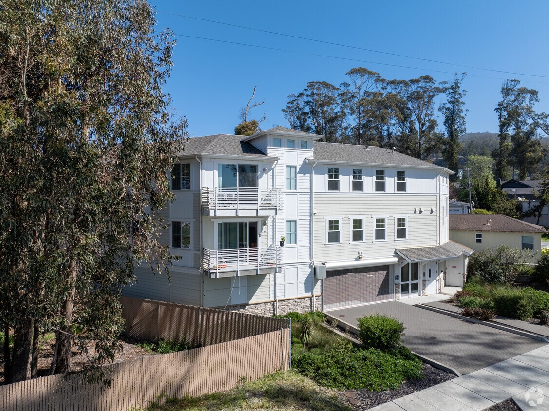 Building photo - 195 Avenue Cabrillo