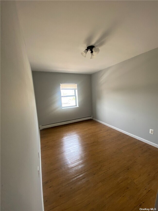 Building Photo - 898 Herzel Blvd