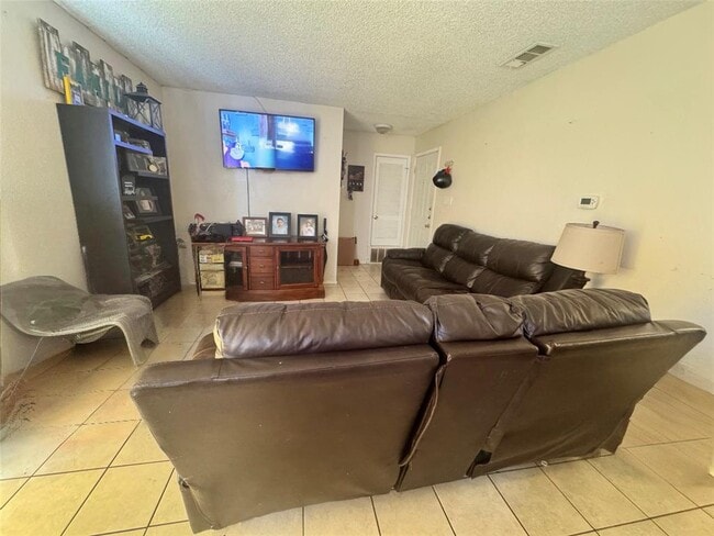 Foto del edificio - 10613 Golden Quail Dr