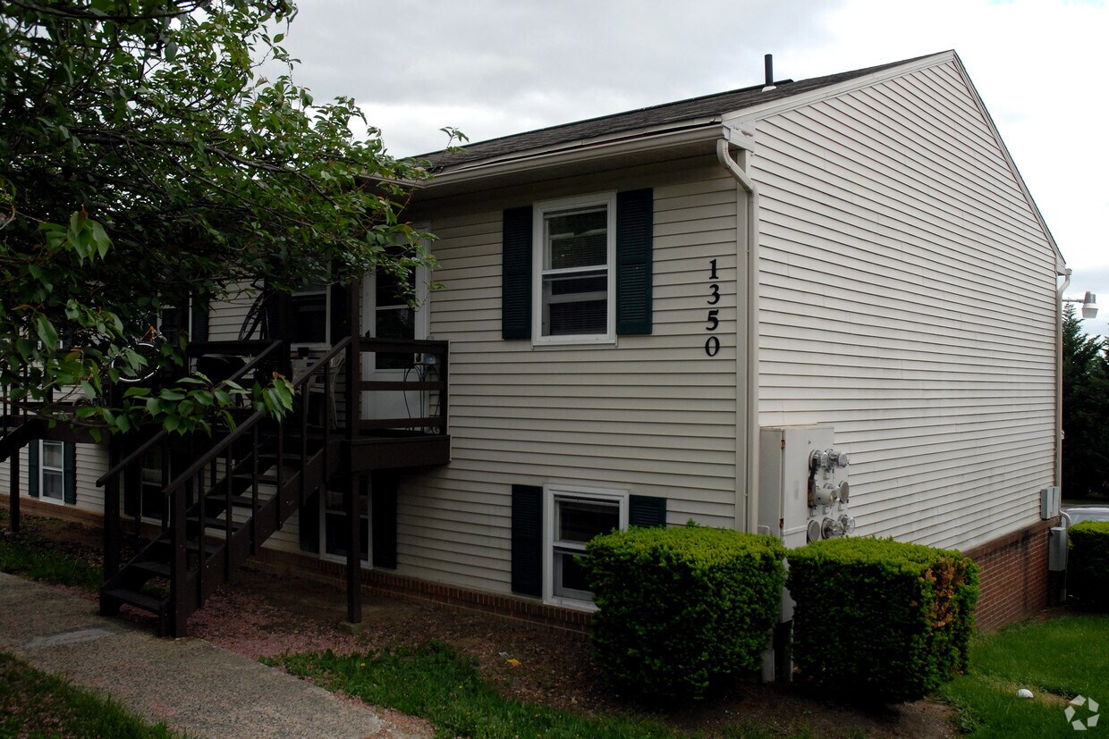 Plaza Apartments 1350 Memory Lane Ext York, PA Apartments for Rent