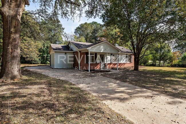 Building Photo - Updated Brick 3 Bed 1 Bath Home with Huge ...