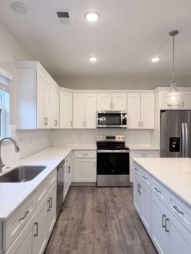 Building Photo - Spacious Townhome in The Springs of North Asheville