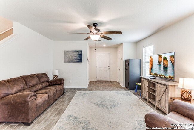 Building Photo - 3 Bedroom/2 Bathroom Home in the Heritage ...