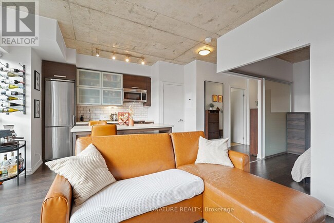 Building Photo - 1205 Queen St W