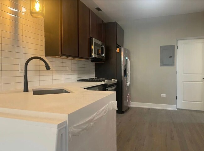 Foto del edificio - 1157 W Webster Ave
