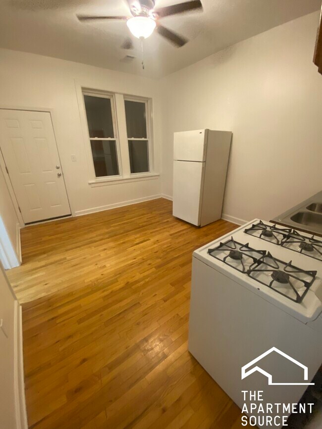 Foto del edificio - 2539 W Division St