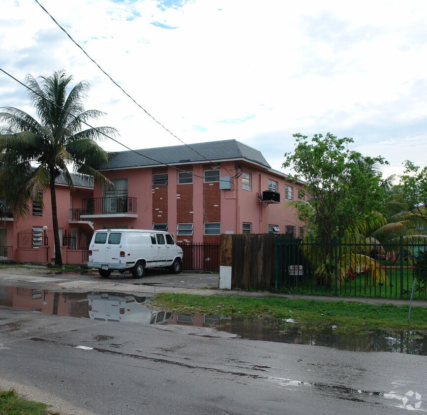 Building Photo - 8275-8287 NE Miami Ct