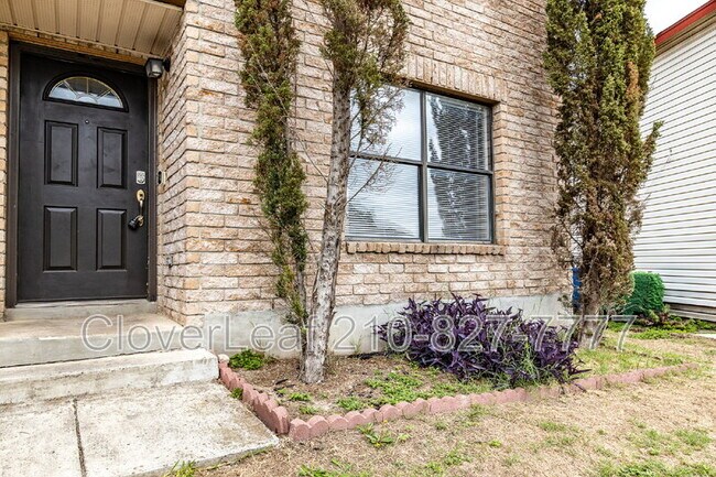 Foto del edificio - 23 Caswell Cir