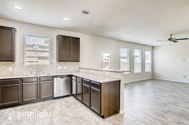 Foto del edificio - 23438 Azalea Hill Trail, Spring, TX, 77373