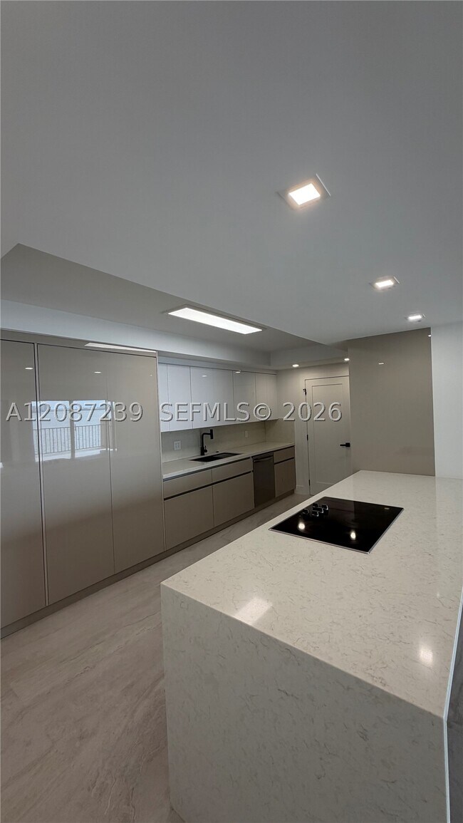 Foto del edificio - 1800 NE 114th St