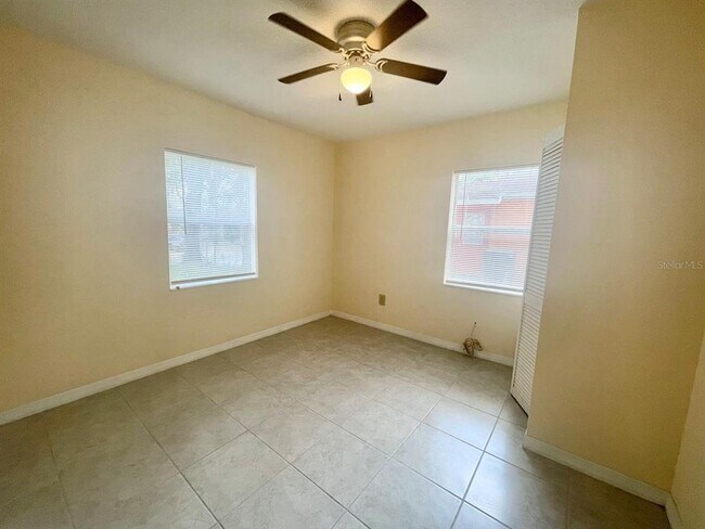Foto del edificio - 708 Hazel Ave