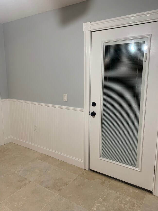 Front door - 1499 Godfrey Ave