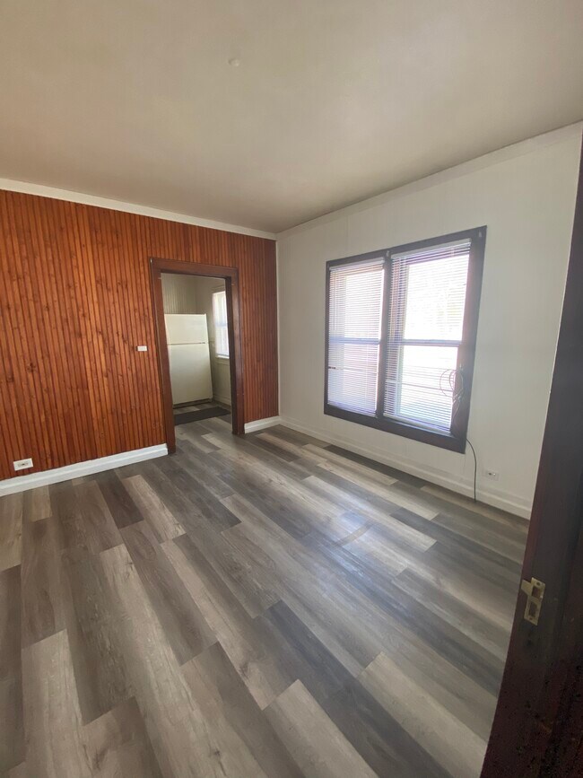 Living room - 1607 Elwood St