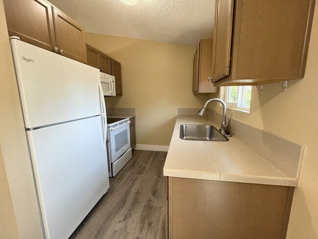 Foto del edificio - 2-Bedroom Home w/ Garage, A/C, & Backyard!
