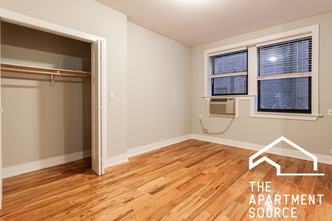 Building Photo - 837 W Wolfram St