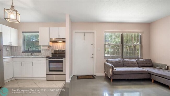 Building Photo - 5186 NE 6th Ave