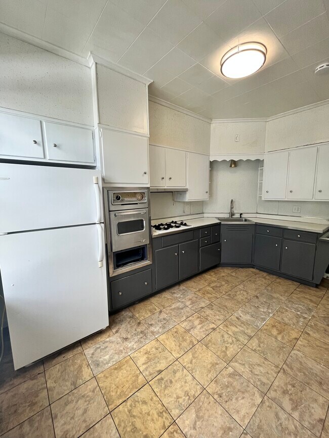 Building Photo - 124 Mallory Ave