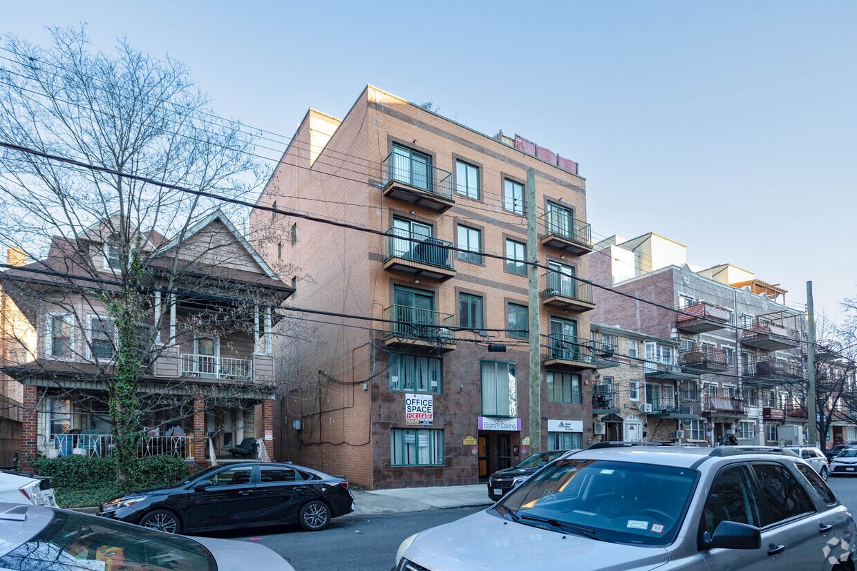 Primary Photo - 1819 E 13th St