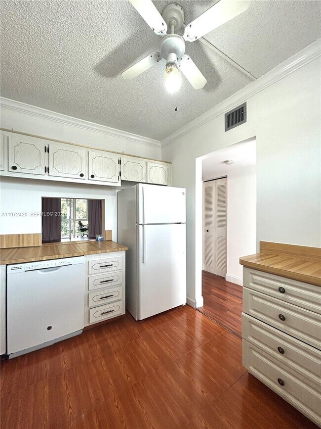 Foto del edificio - 6005 Del Lago Cir