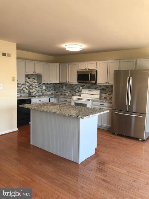 Foto del edificio - 103 Stoney Brook Ct