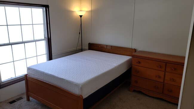 Dormitorio - 140 Hoag Cross Rd