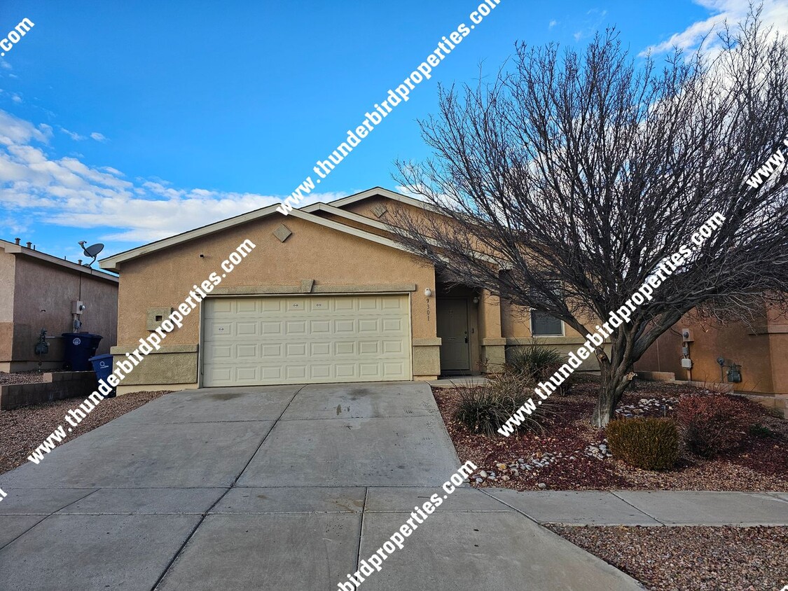 Primary Photo - Available NOW! Nice 4 Bedroom 2.5 Bathroom...