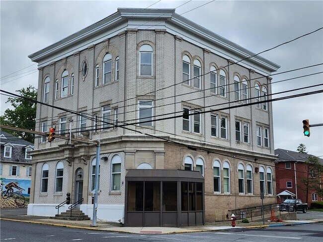 Building Photo - 1 N Broadway Unit 101 ADA