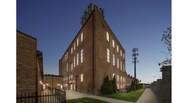 Building Photo - 3059 N Weil St