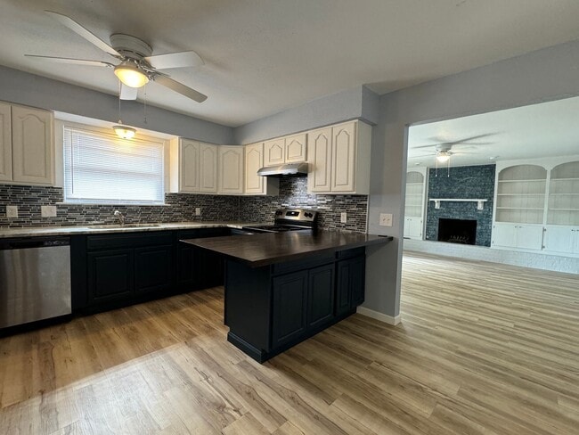 Foto del edificio - 2317 NW 75th- AVAILABLE NOW!