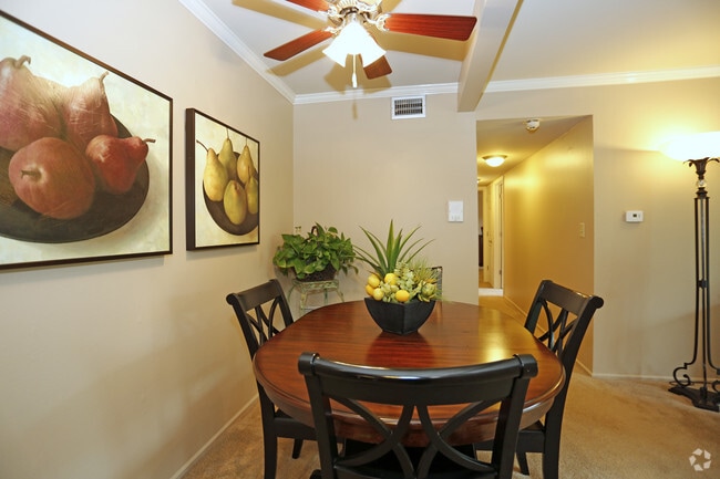 2BR, 1.5BA - 1,050SF - Dining Room - Courts Of Williamsburg