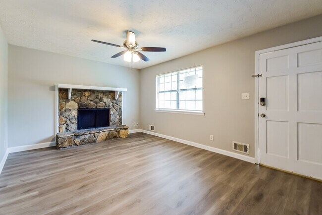 Foto del edificio - 4379 Rex Rd