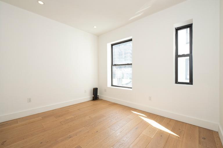 Foto del edificio - 240 E 45th St