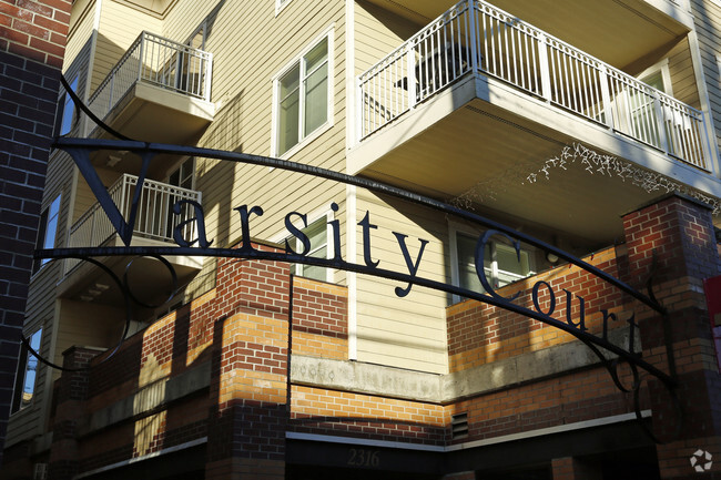 Varsity Apartaments - Varsity Apartments