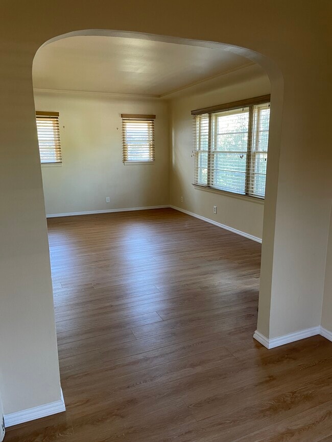 Foto del edificio - 9064 Mission Dr