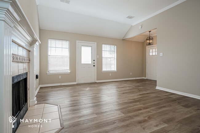Building Photo - 3000 Huntington Ct
