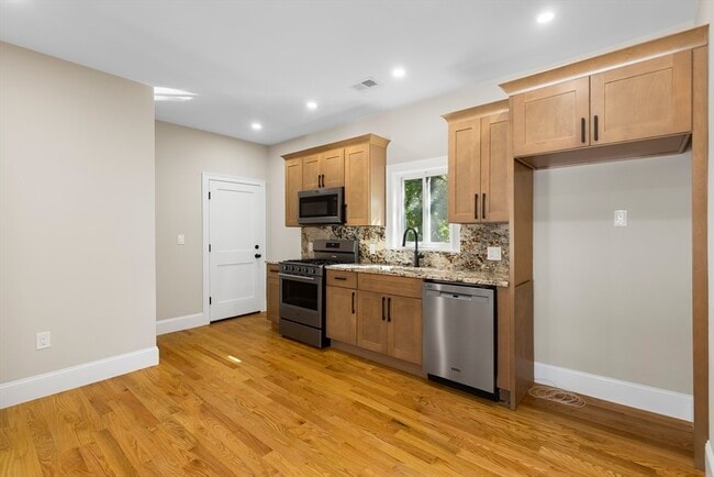 Building Photo - 31 Woodale Ave