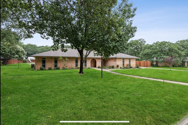 Building Photo - 624 Cimarron Trl