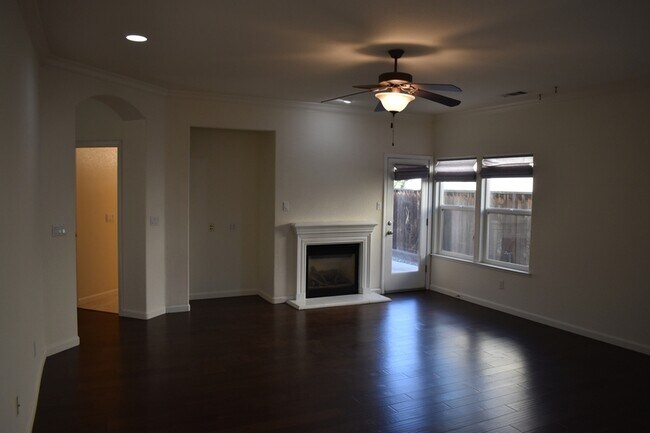 Foto del edificio - 805 Vía Rosa