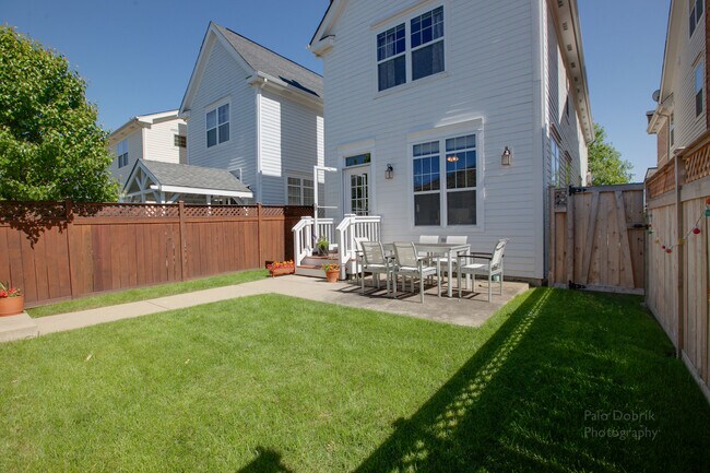 Foto del edificio - 2474 W Lake Ave