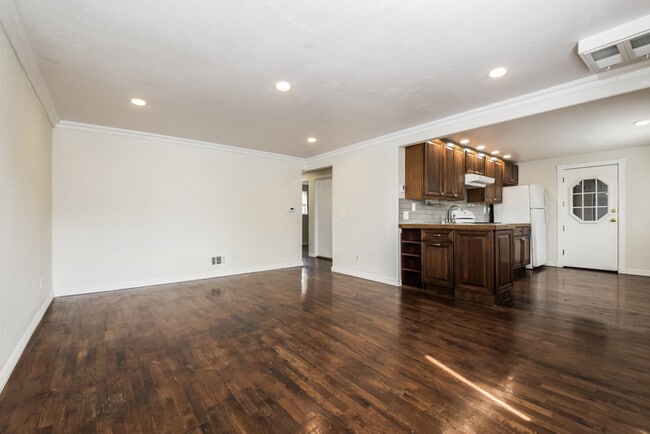 Building Photo - $250 ADMIN FEE WAIVED!!  Spacious 2-Bedroo...