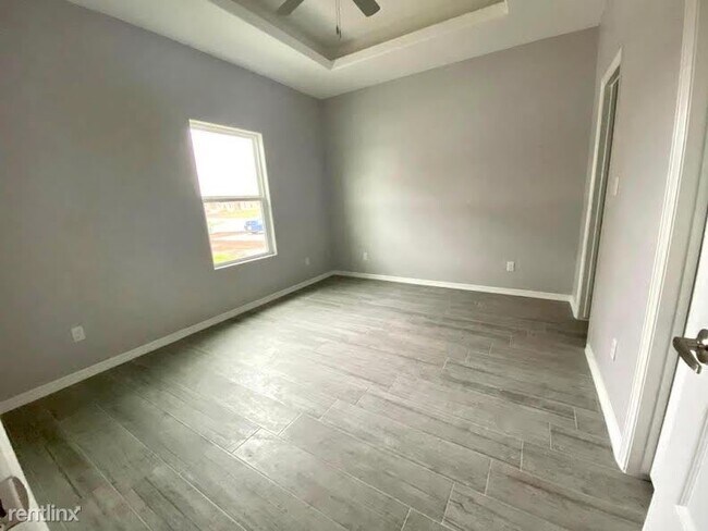 Building Photo - 2 br, 2 bath Apartment - 1905 Canyon Dr