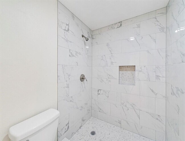 Foto del edificio - 14006 Briarworth Dr
