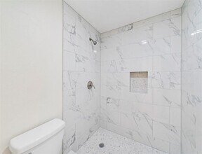 Building Photo - 14006 Briarworth Dr
